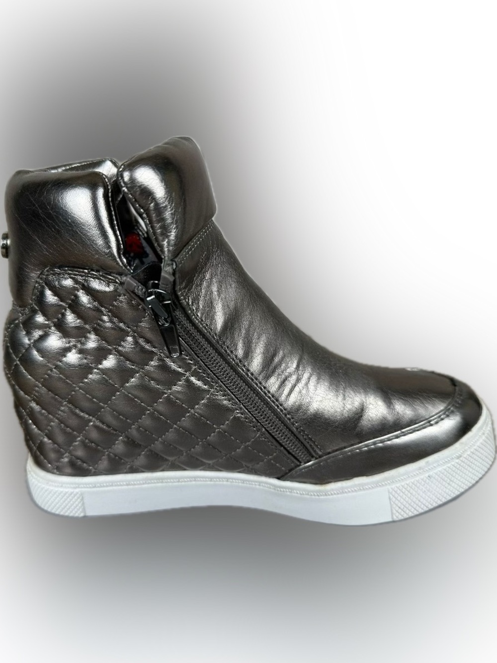 Steve Madden “Jloop” Quilted rose gold High-Top Sneakers sz3